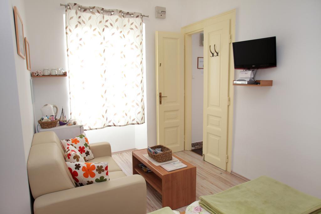 Room Mira Трогір Екстер'єр фото