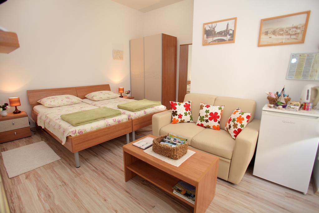 Room Mira Трогір Екстер'єр фото
